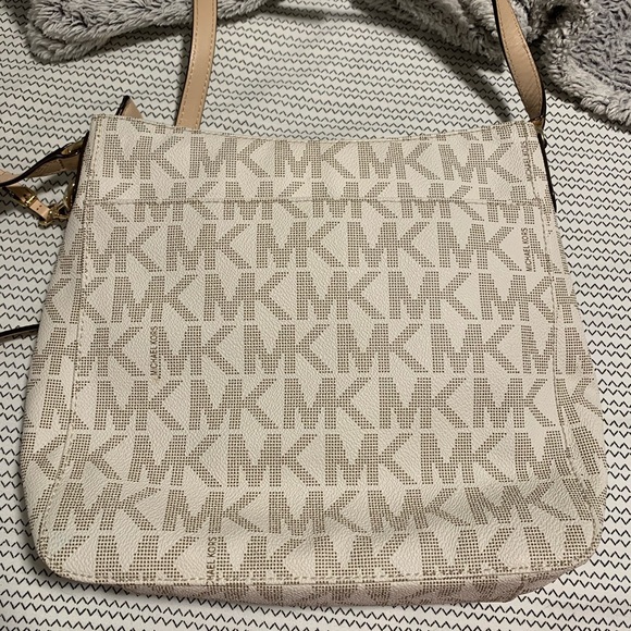 Michael Kors purse - Picture 2 of 3
